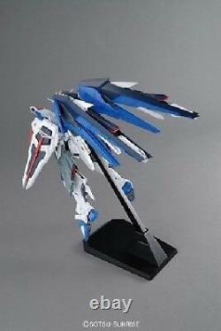 Bandai MG 1/100 ZGMF-10A Freedom Gundam Ver 2.0 Plastik Modellbau Set Neu Japan