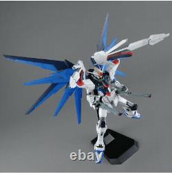 Bandai MG Freedom Gundam (Ver. 2.0) Gundam Seed 1/100 Scale Model Kit