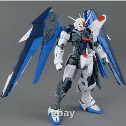 Bandai MG Freedom Gundam (Ver. 2.0) Gundam Seed 1/100 Scale Model Kit