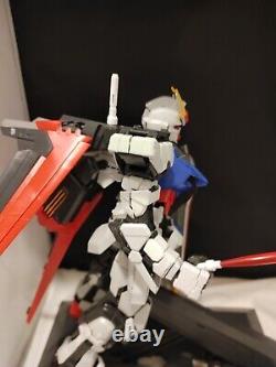 Figurine d'action Bandai Hobby Strike Gundam 1/60 Perfect Grade manquante d'une pièce
